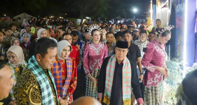 Gubernur Sulawesi Tenggara dan KASAU tinjau pameran di HUT Sultra ke-62